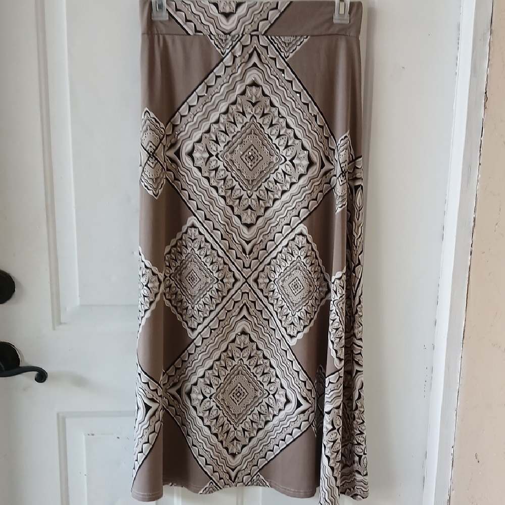 Metro Wear Taupe Maxi Skirt with Cream Geometric Print